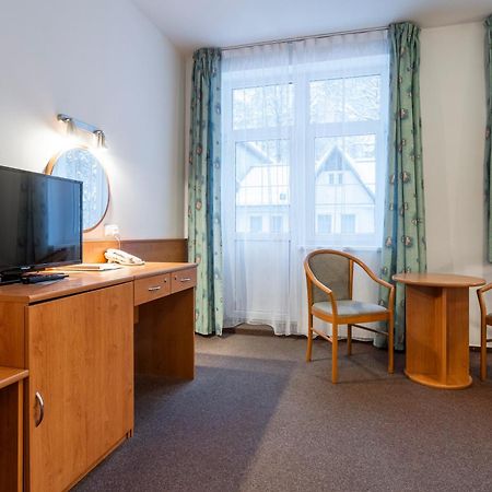 Hotel Luzice Яхимов Екстериор снимка